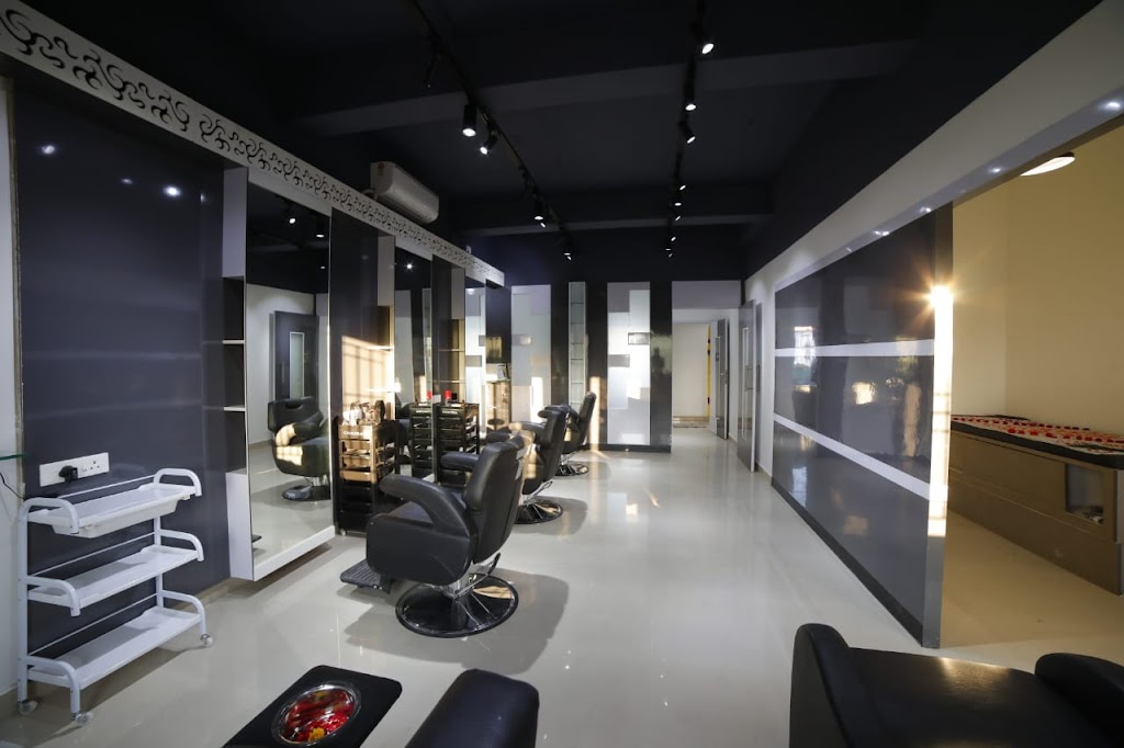 Eyesome Unisex Salon