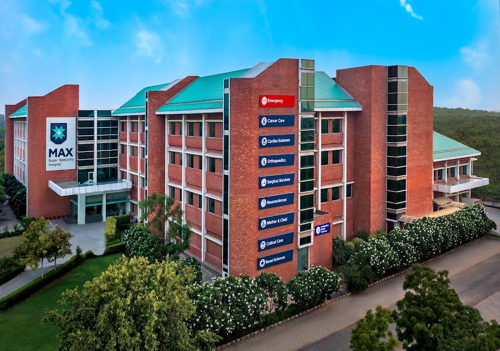 Department Of Eye Care Max Super Speciality Hospital Bathinda