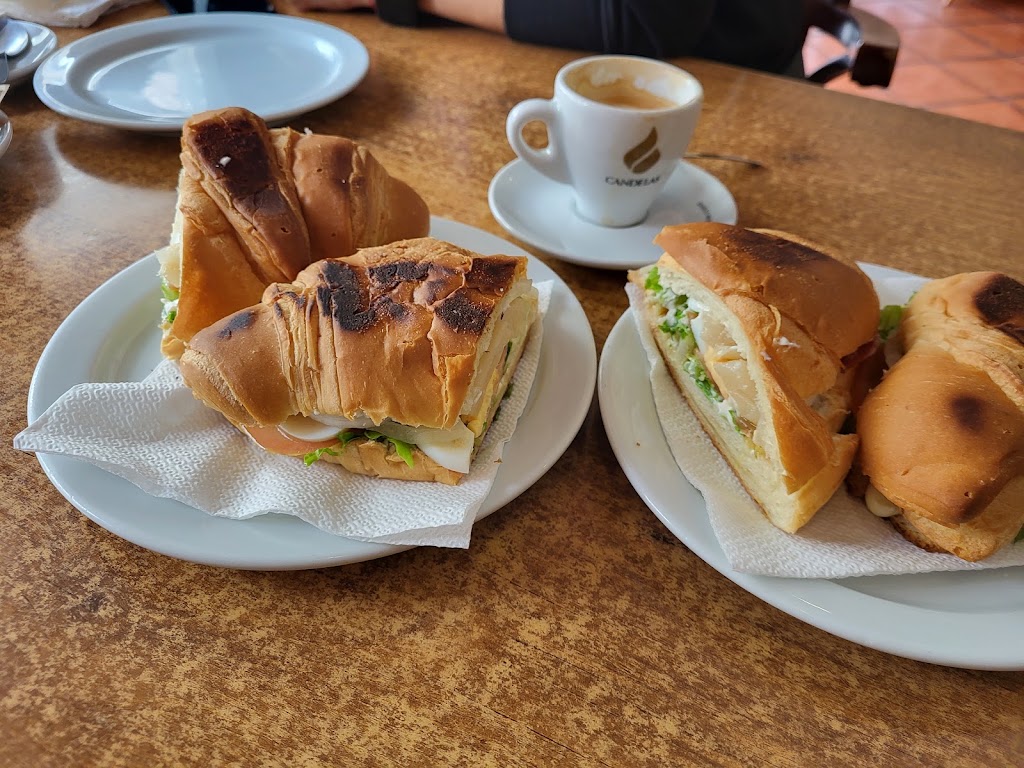 Cafeteria El Cortadito — Comida y bebida
