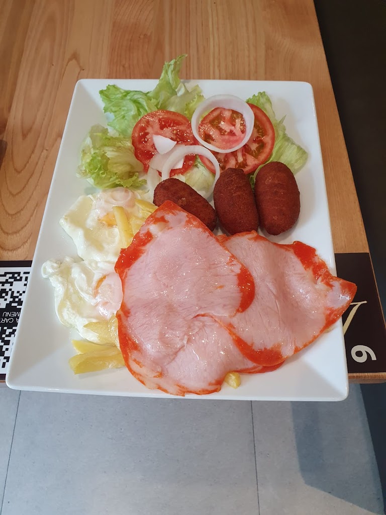 La Galeria Restauracion — Comida y bebida