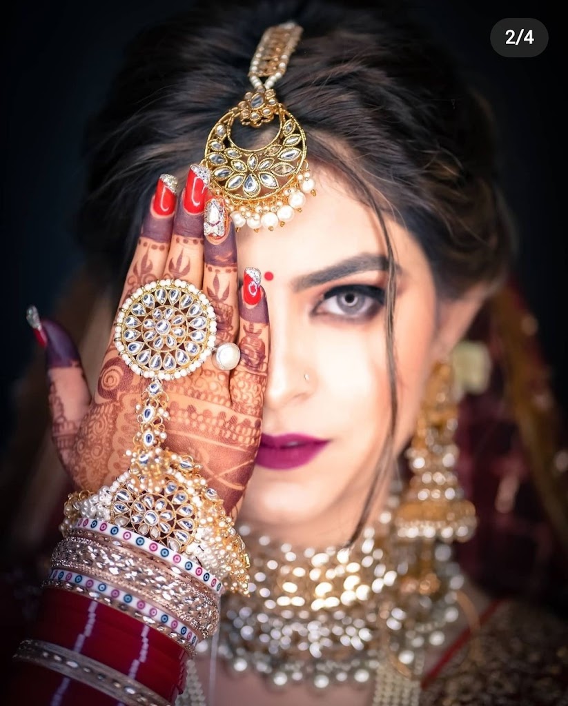 Fashion World Unisex Salon