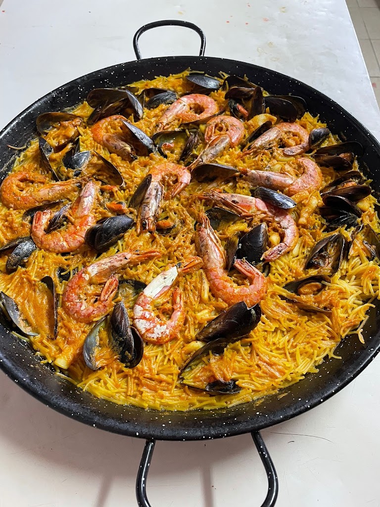 TABERNA DEL TAPEO FIGUERES — Comida y bebida