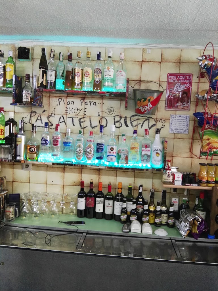 BAR CAFE JAVI — Ambiente