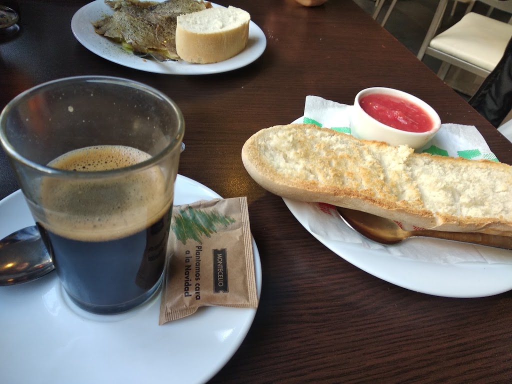 Bar el Gueno — Comida y bebida