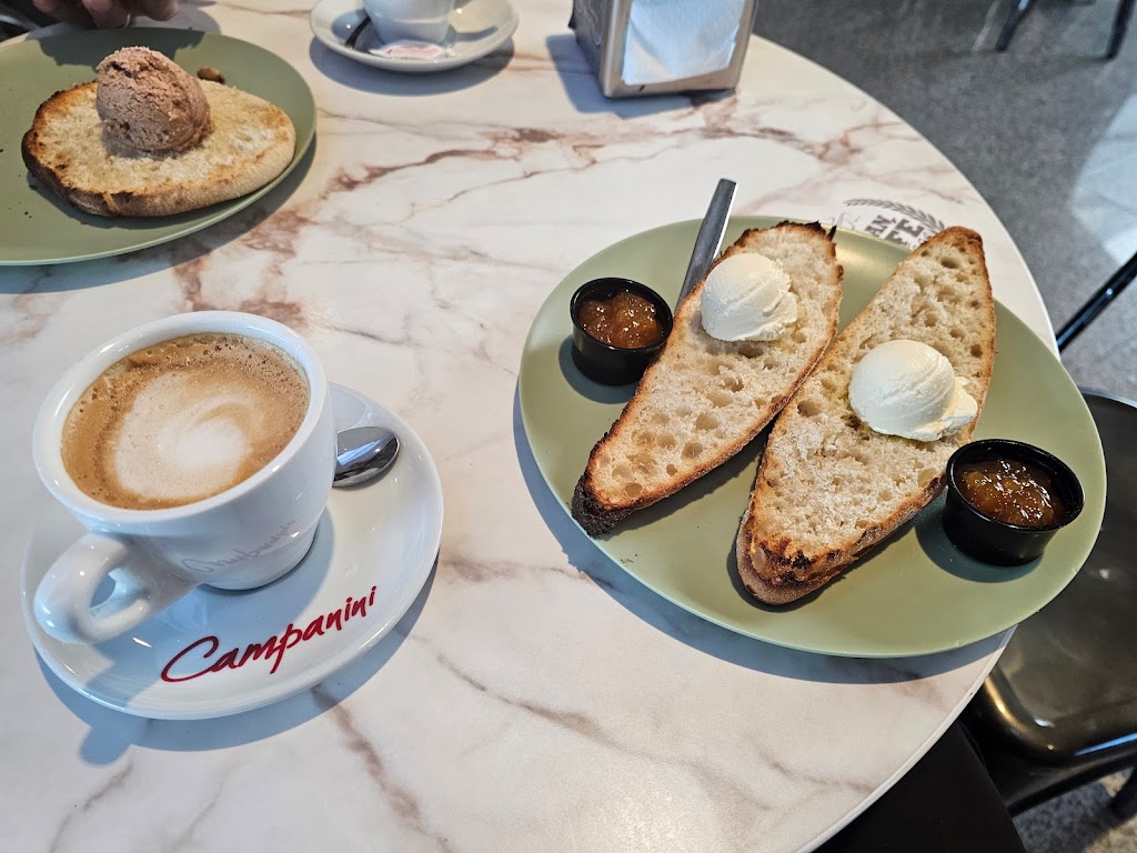 Gran Cafe Vintage — Comida y bebida
