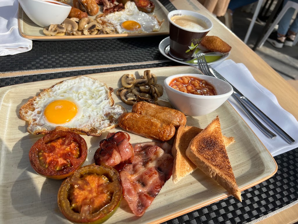 2 Brothers — Comida y bebida