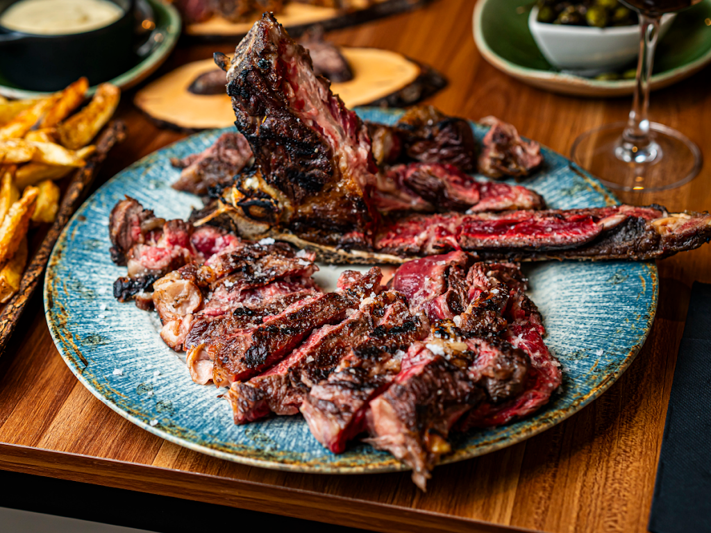 dale steakhouse — Comida y bebida