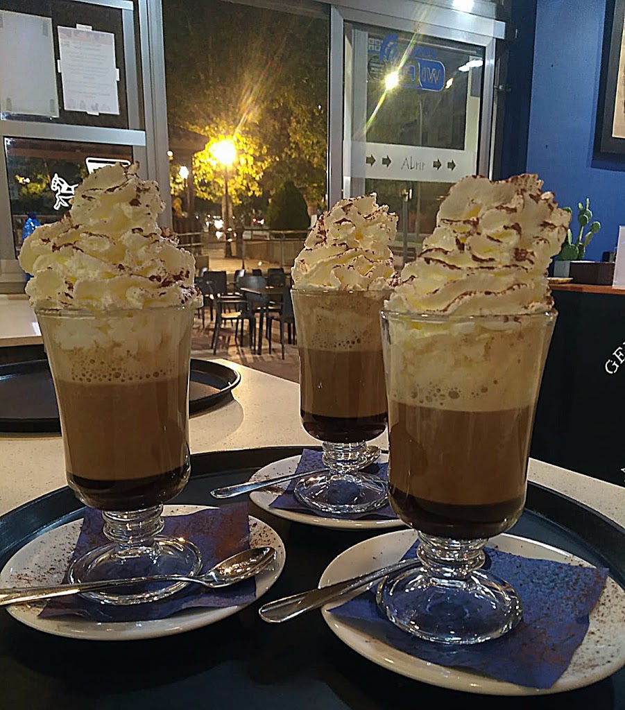 La Tartana - Cafe y Gelats — Comida y bebida
