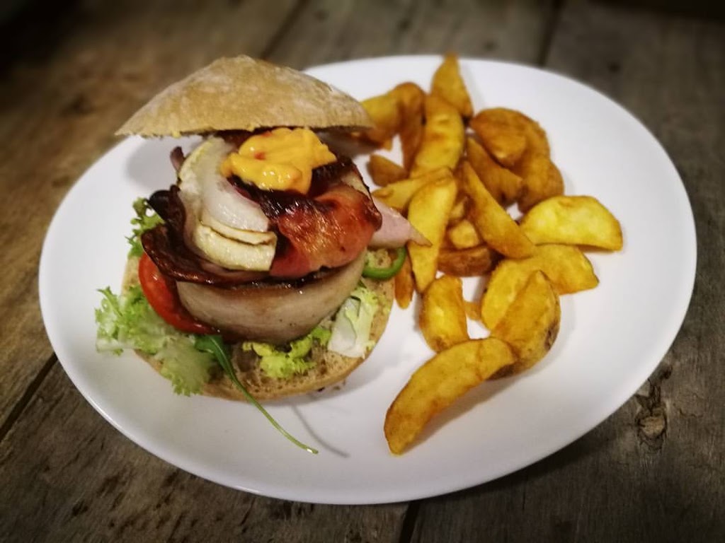 Can Moreta — Comida y bebida