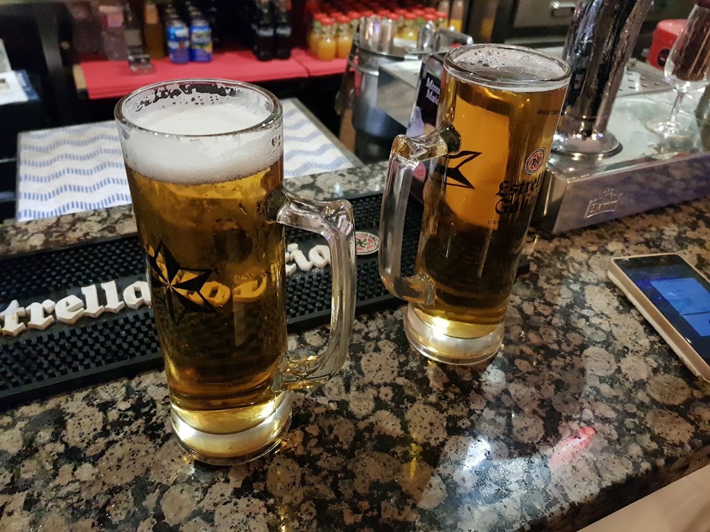 Cerveceria El Tropezon — Comida y bebida