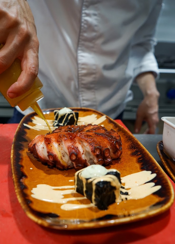 Asador Sutegi — Comida y bebida
