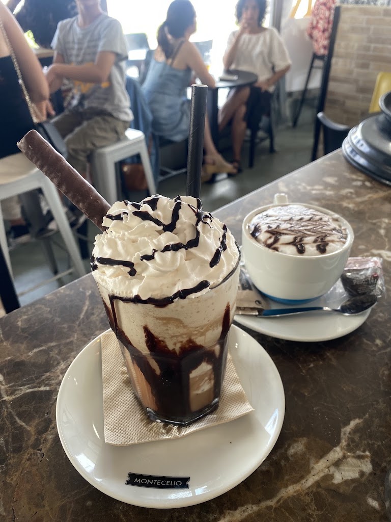 Cafe Luzmar Poniente — Comida y bebida