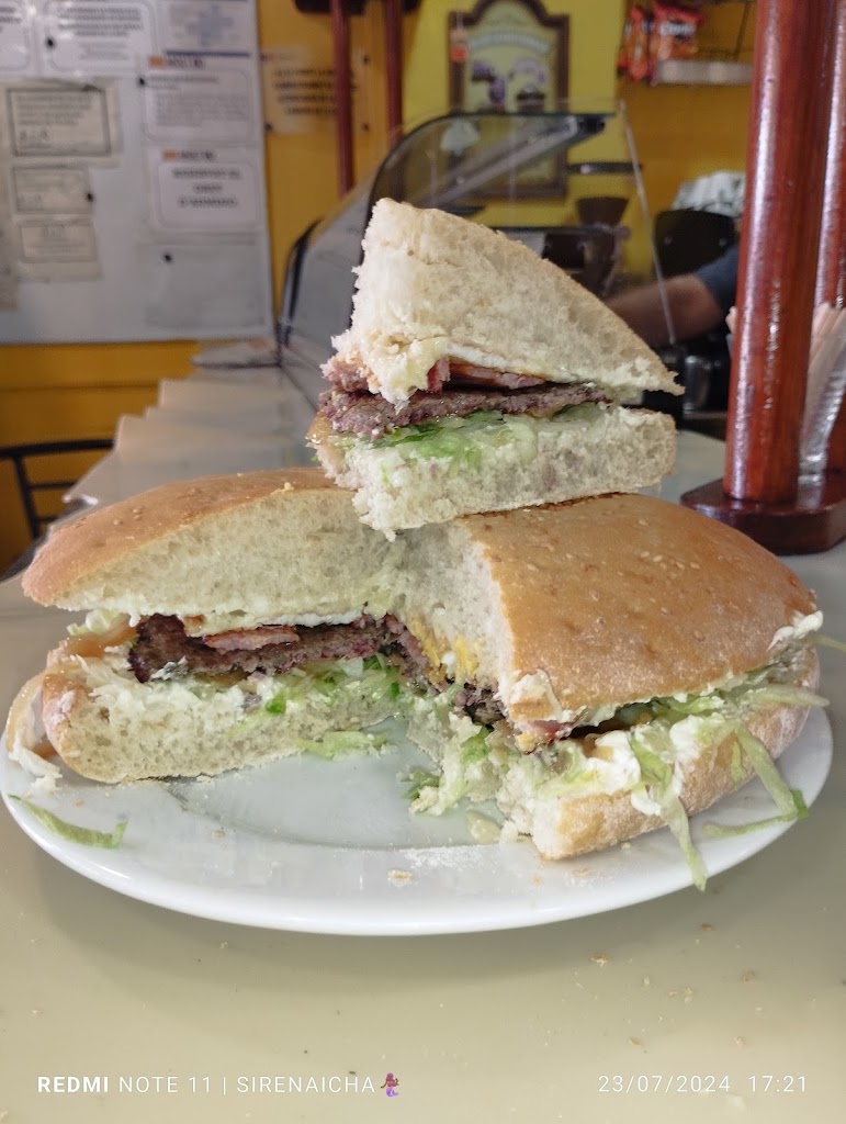 Bar-Restaurante DONER MOLT BO — Comida reconfortante
