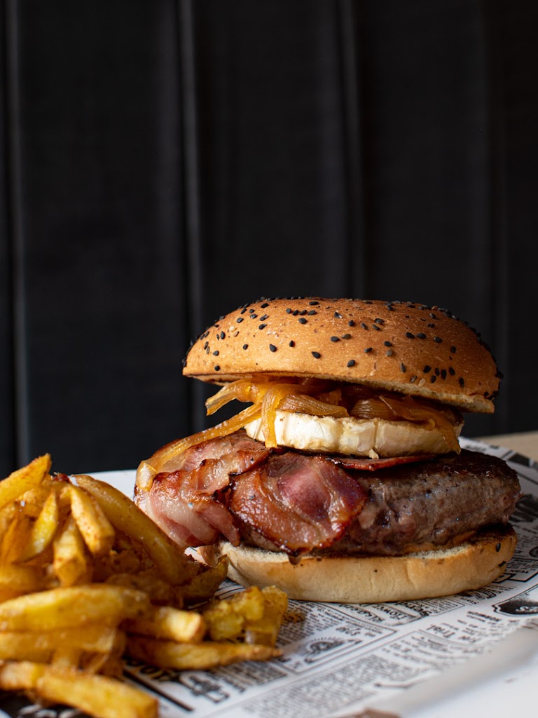 Flanagans Burguer — Comida y bebida