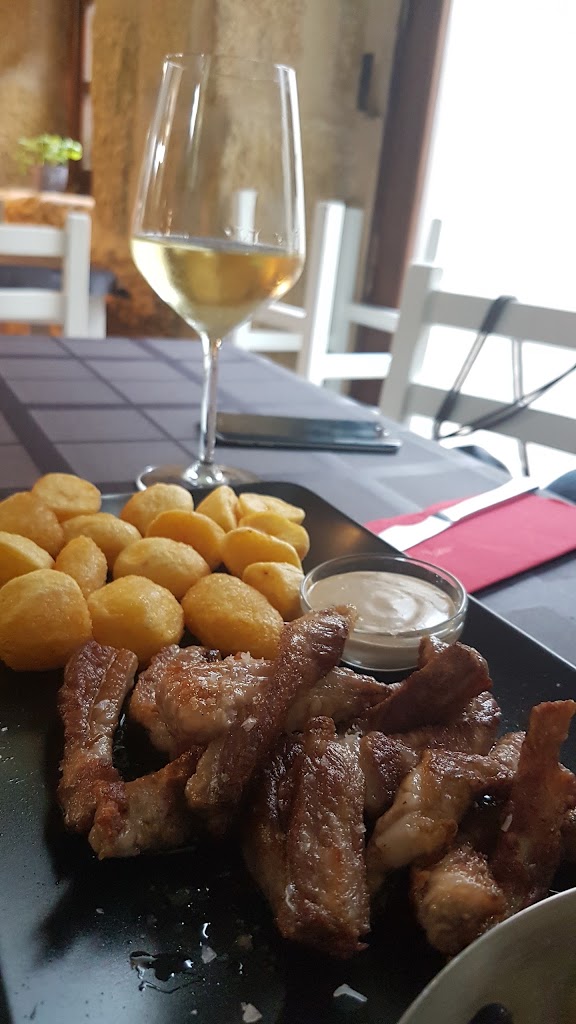 Vinoteca A Parrocha Cangas — Vino
