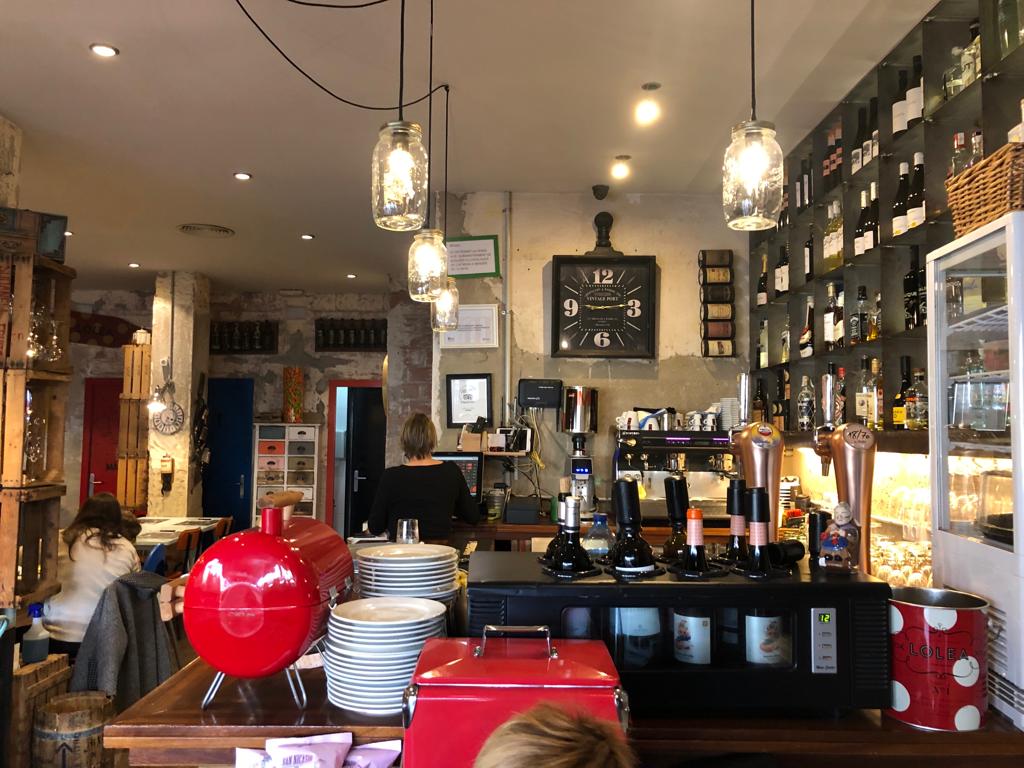Restaurant Vintage Cafe Arenys — Ambiente