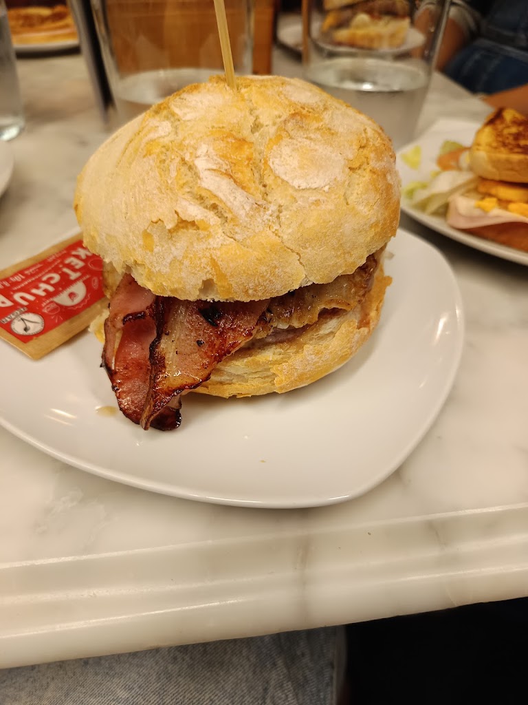 Restaurante Sorgine — Comida y bebida