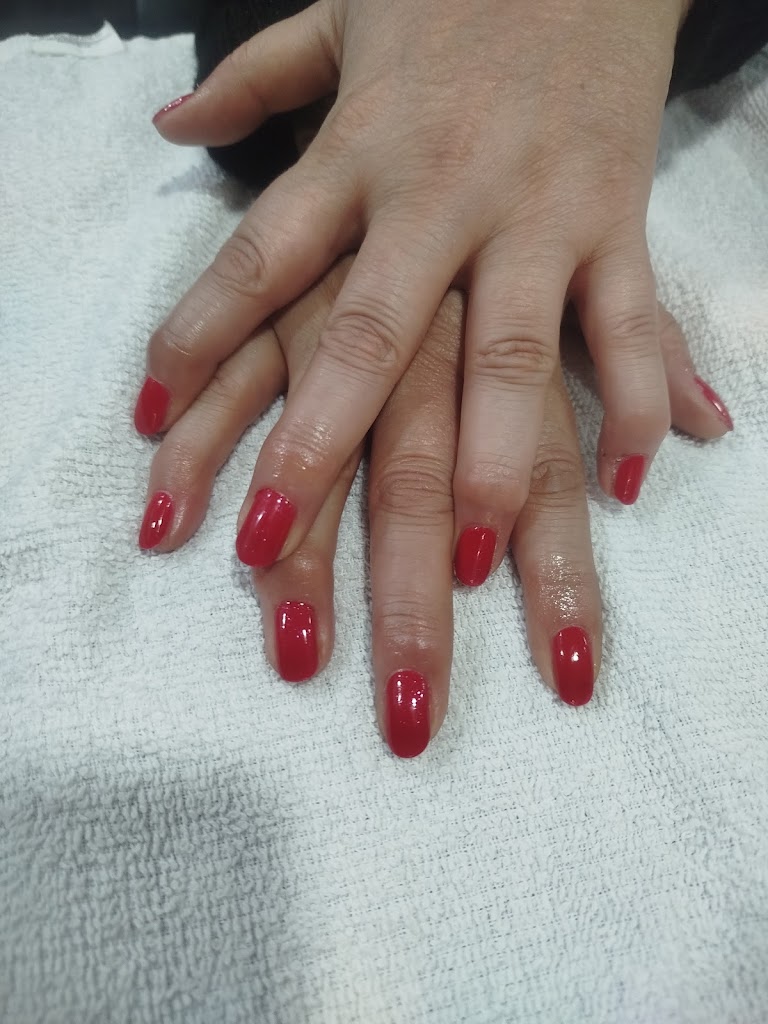Pelu Govel Peluqueria Unisex / Estetica — Manicura