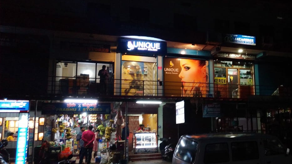 Unique Fancy Beauty Saloon