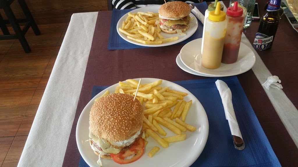 Bar Stuart — Comida y bebida
