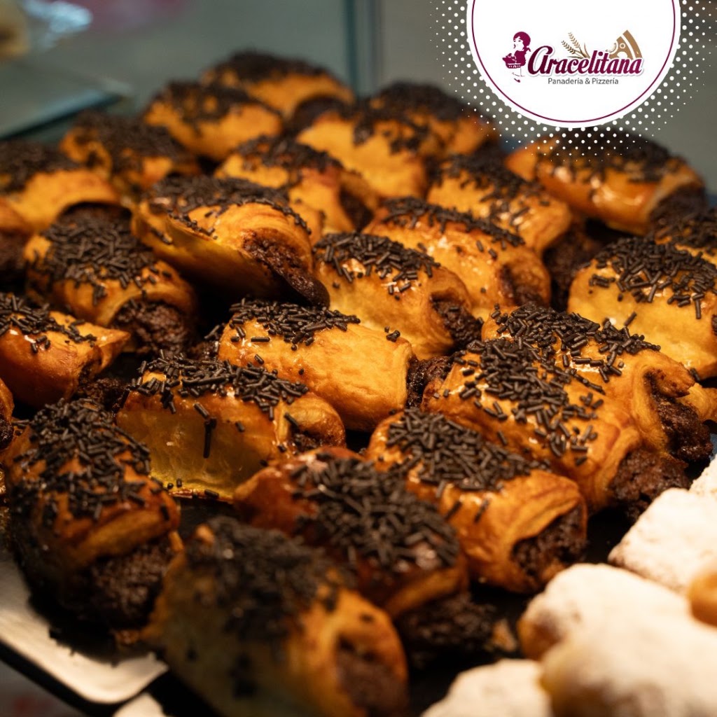 Pizzeria - Panaderia Aracelitana — Comida y bebida