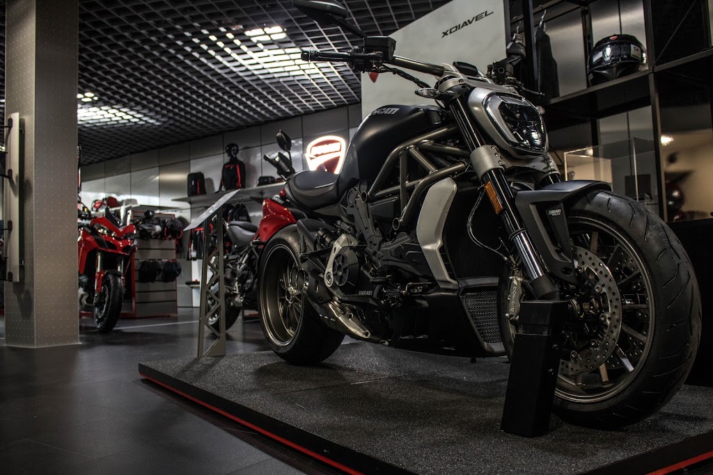 Ducati Girona - Motounivers — Interior