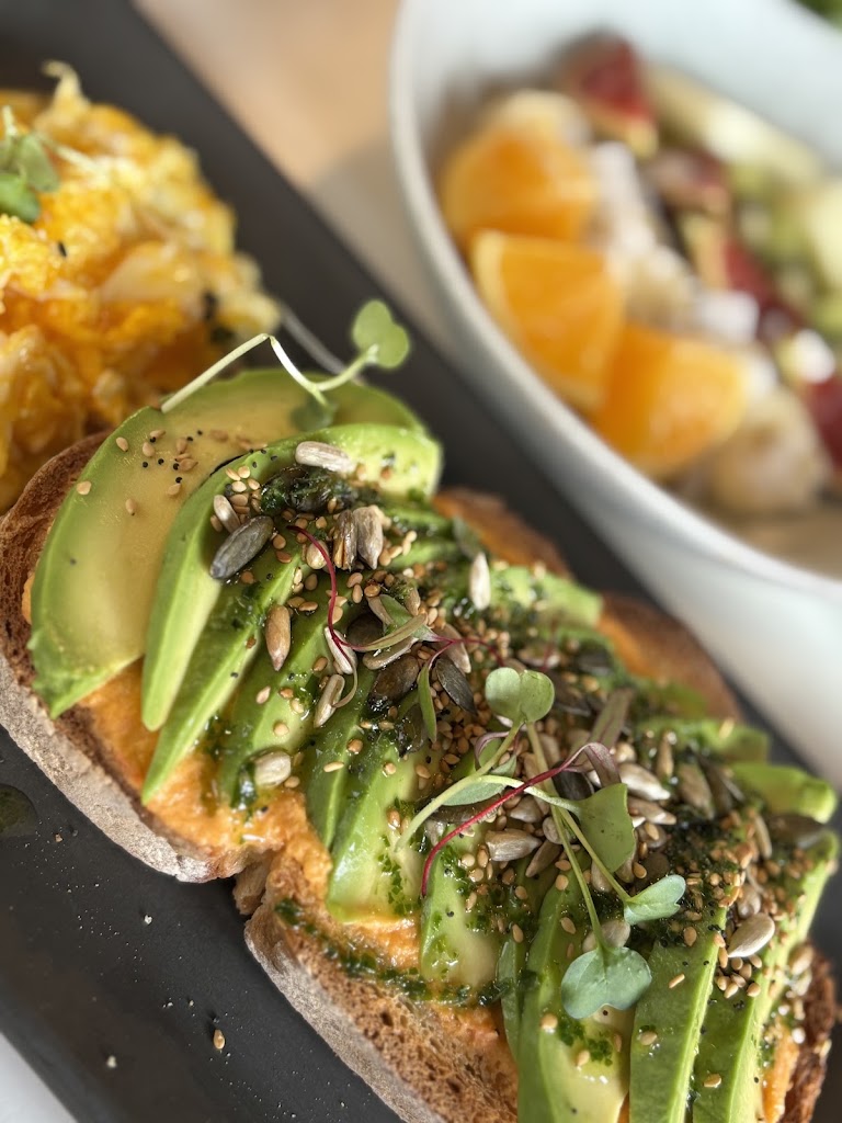 Om Cafe & Club — Comida y bebida