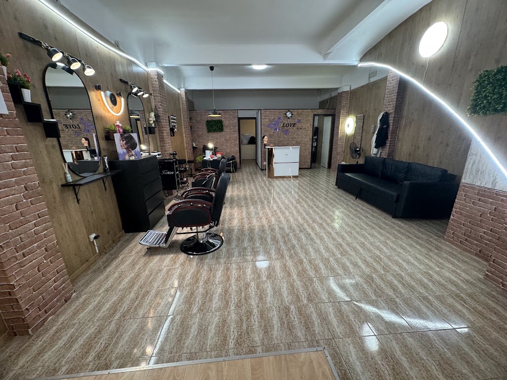 LOVE BEAUTY AND CARE — Interior