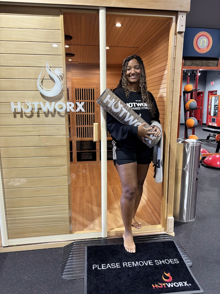  Hotworx - Lansing, KS