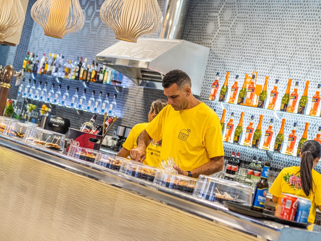 Oishii Burgers & Cocktails — Ambiente