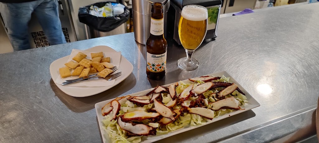 Cerveceria El Paraiso Motril — Comida y bebida