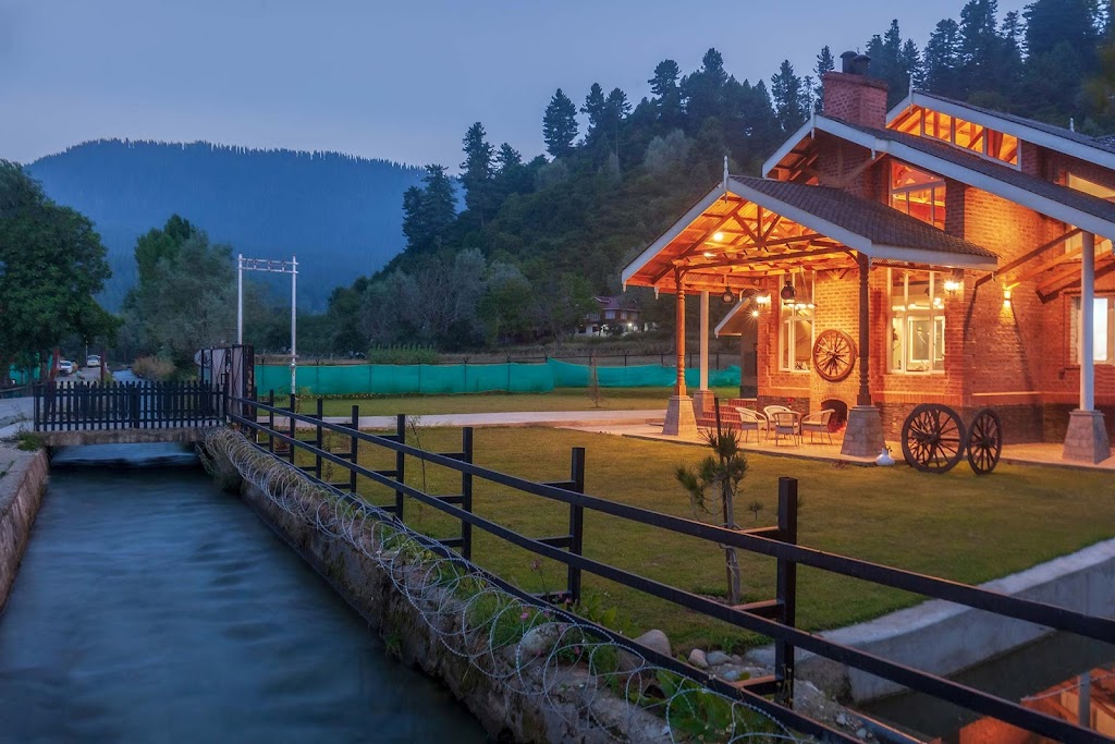 Stayvista At Suroor In Gulmarg 3 Bhk Luxury Holiday Home With Central Heating