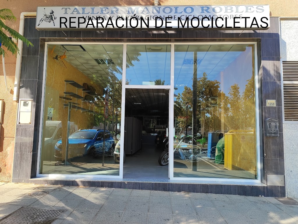 Taller Manolo Robles — Exterior