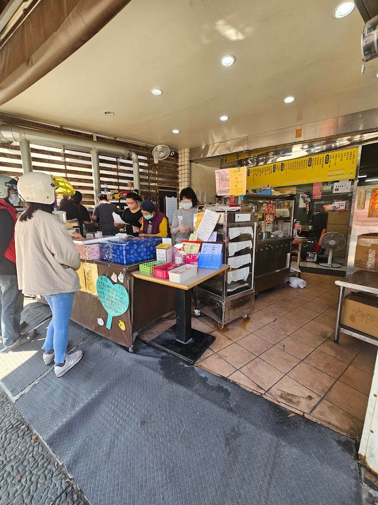 滿鎰早食 —現烤燒餅 現炸油條 傳統炸饅頭手工菜包 肉包 饅頭 的照片