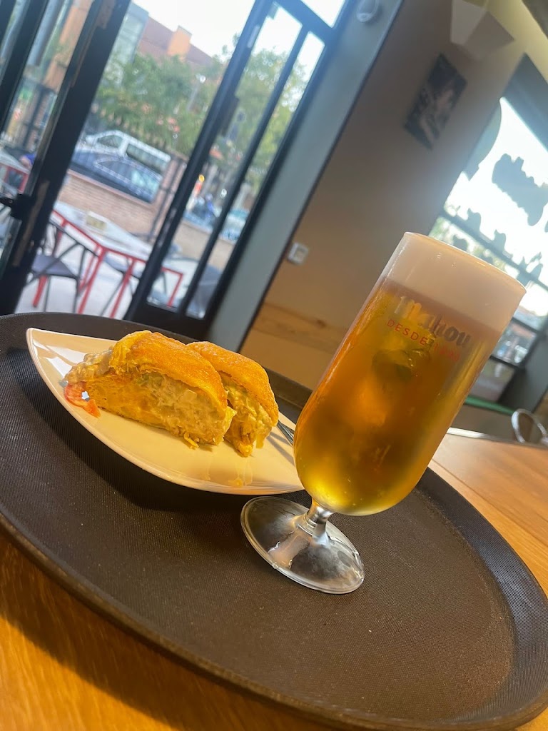 Pollos Sesena — Comida y bebida