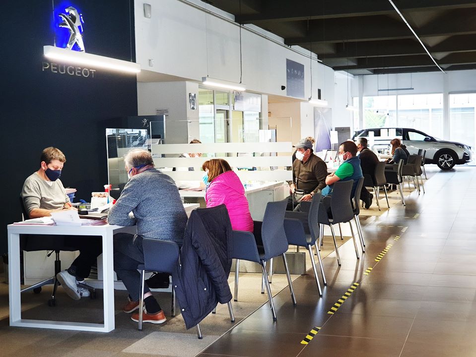 Peugeot Automoviles Torregrosa — Interior