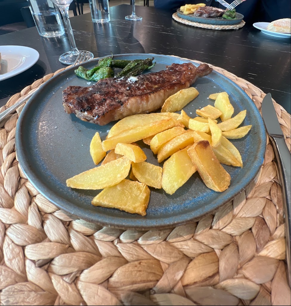 hotel sontara e Arde Restaurante — Comida y bebida