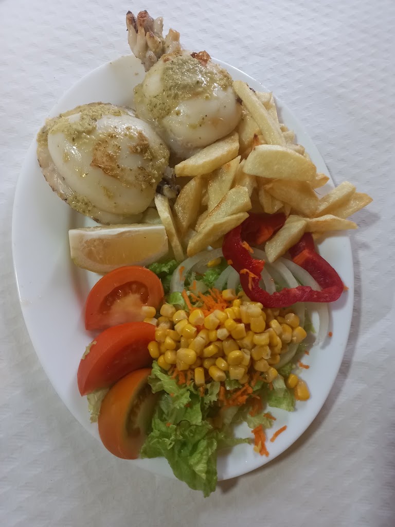 Bodegon La Cuadra — Comida y bebida