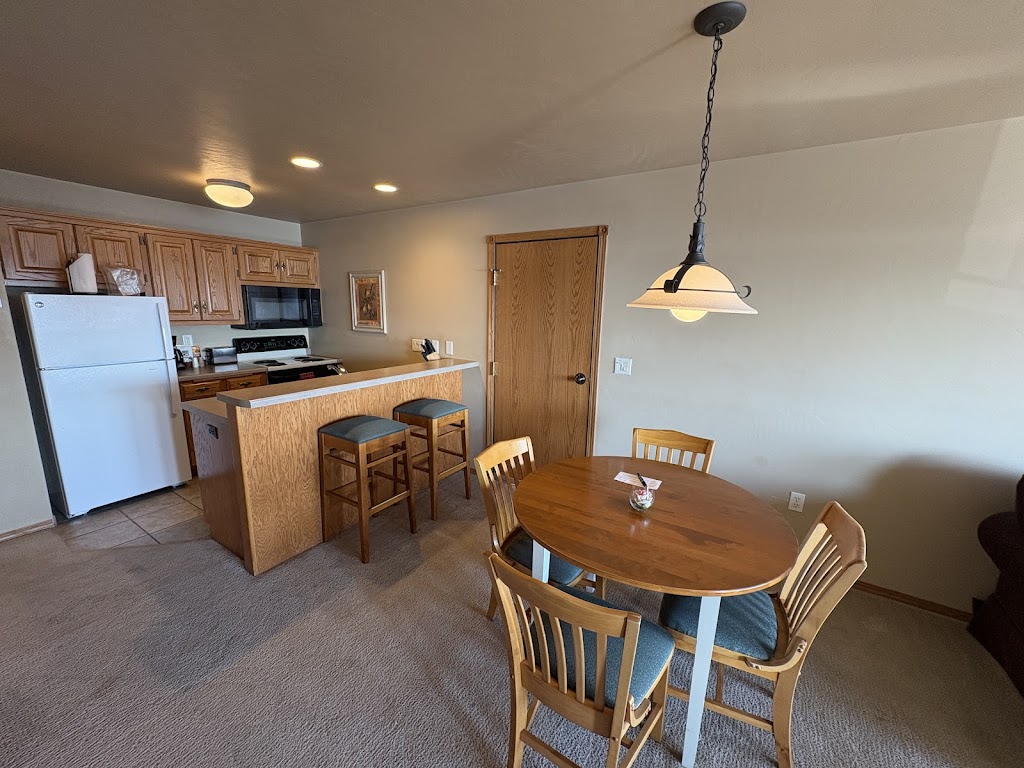  Wave Pointe Marina & Resort.