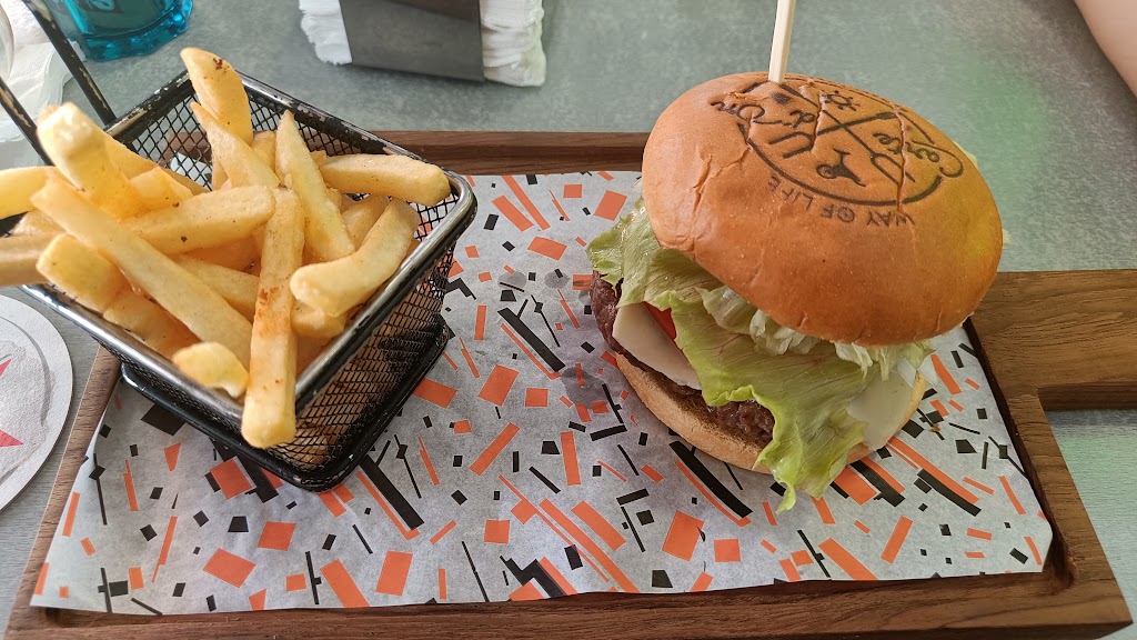 Carte d'Or Beach Bar — Comida y bebida