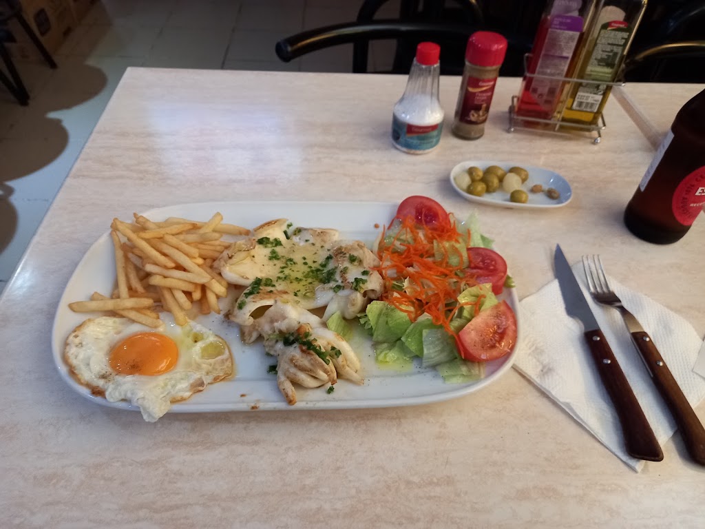 Cafe Bar Centpeus — Comida y bebida