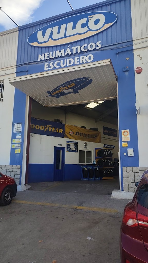 Neumaticos Escudero — Exterior