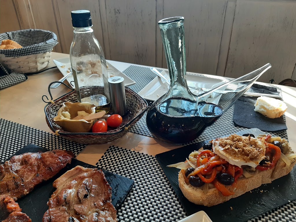 Taberna "La Guardilla" — Comida y bebida