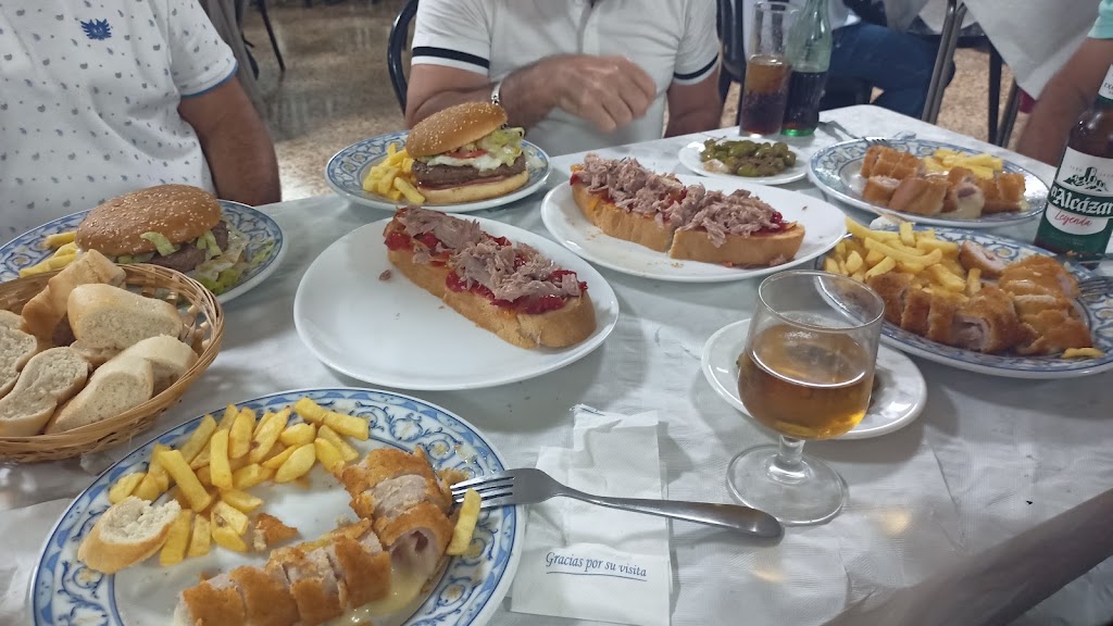 Restaurante los cunaos — Comida y bebida