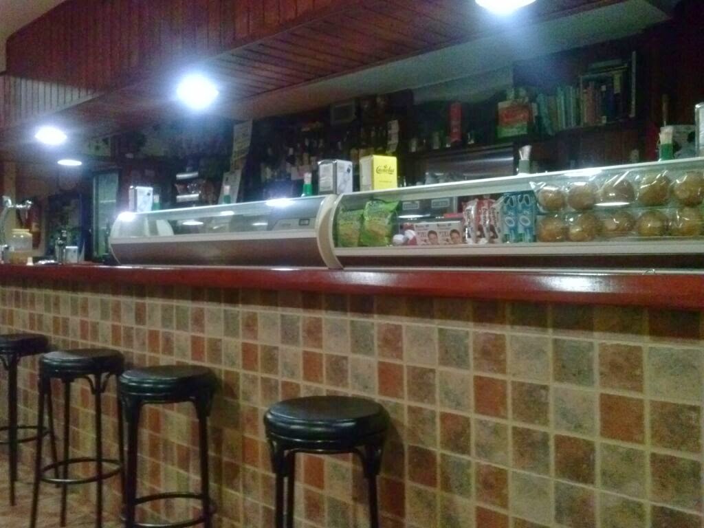 Bar La Esquinita (plaza del Pilar) — Ambiente