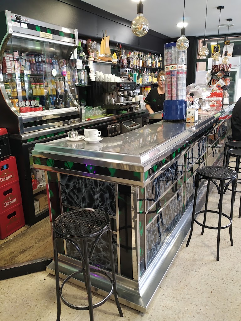 Bar Cafeteria Granja The Family — Ambiente