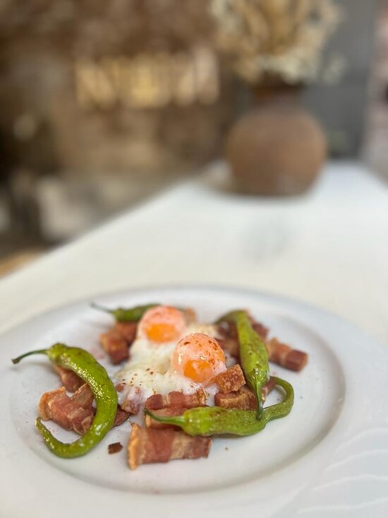 Nuun Club Restaurant — Comida y bebida