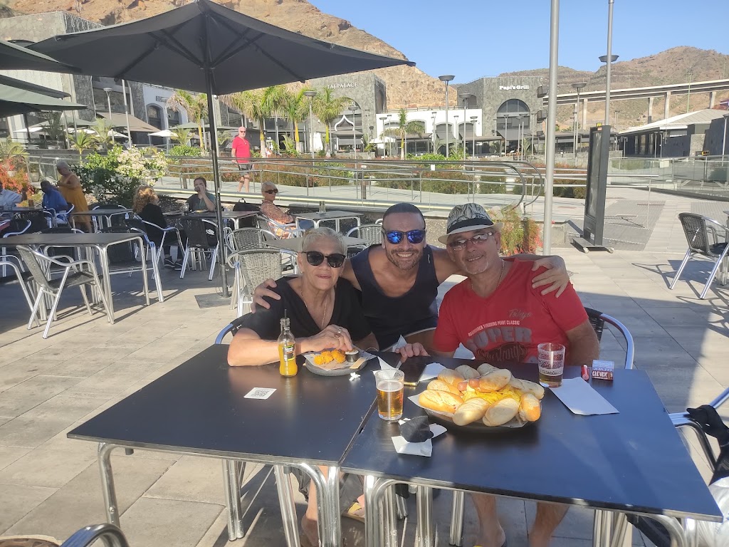 100 Montaditos — Ambiente