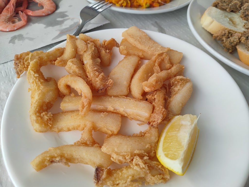 Chiringuito Los Manolos — Comida y bebida
