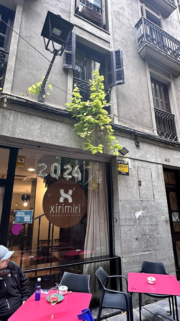 Xirimiri Cafeteria & Bar